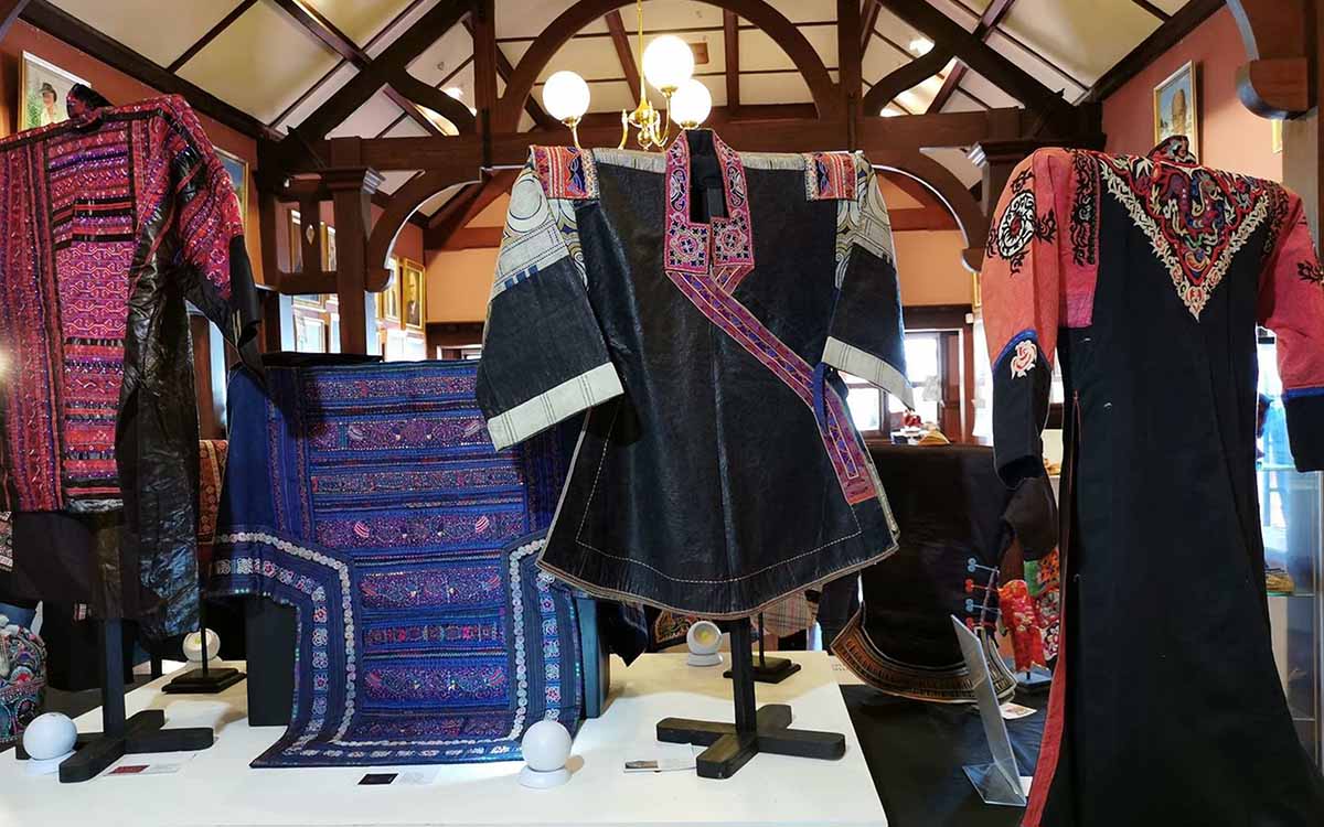 Holman Hawes Textile Collection - Gallery textiles